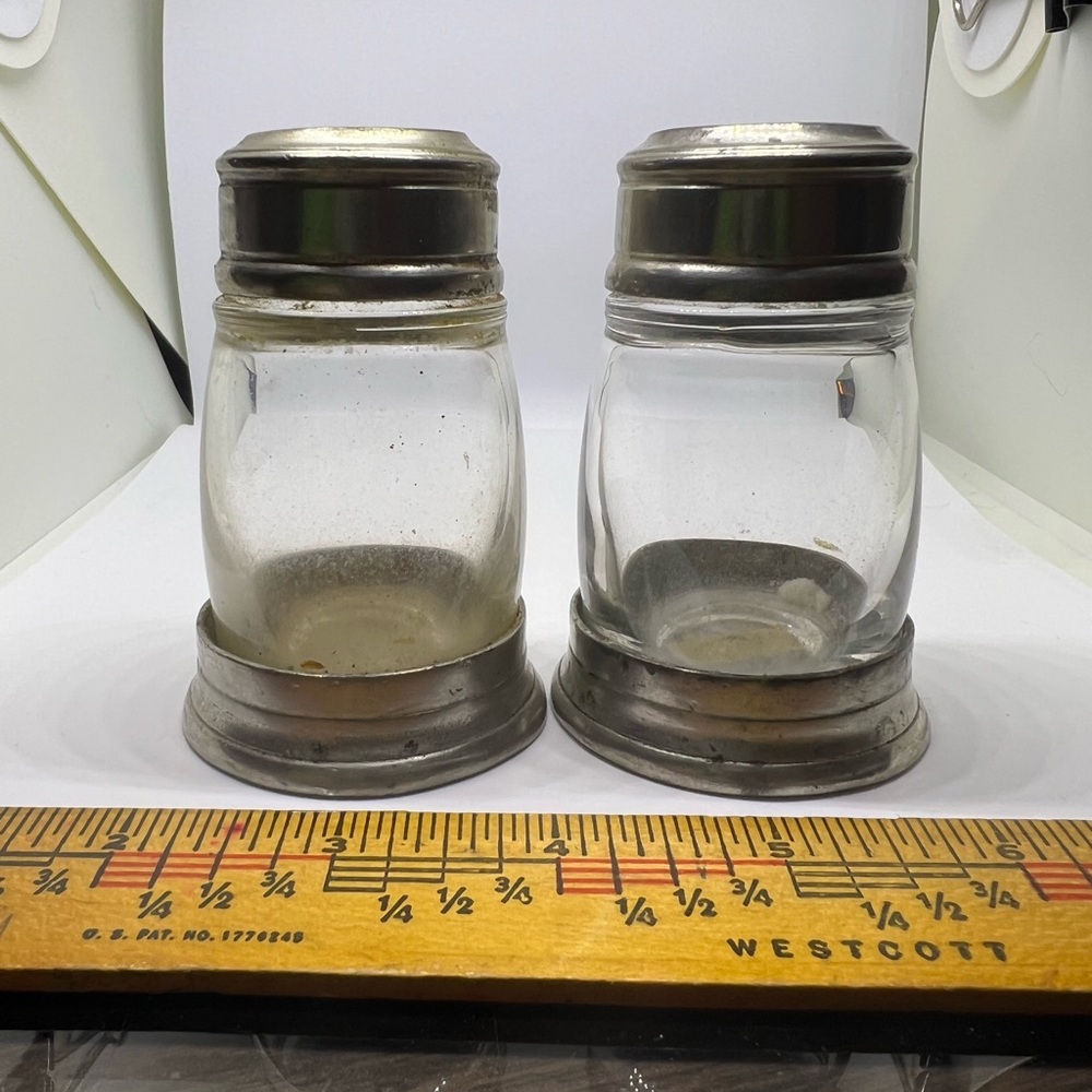 Match Pewter and Glass Salt n Pepper shakers. EUC.